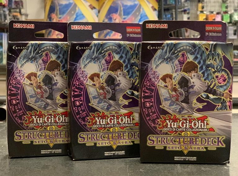 ITA - [NR.35] 3x Structure Deck: Seto Kaiba 1a Edizione (confezione danneggiata, mazzo perfettamente sigillato)
