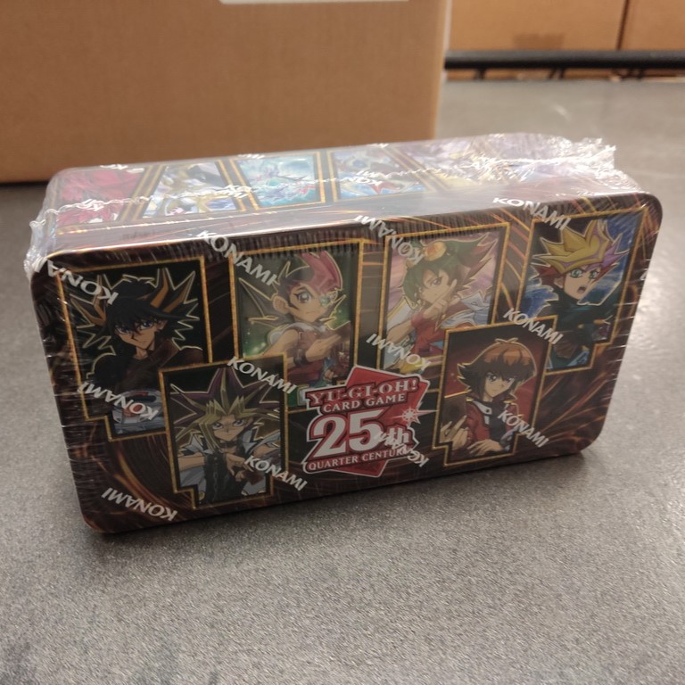Tin Set 2023 ENG - Tin Set 25th Anniversary Tin: Dueling Heroes